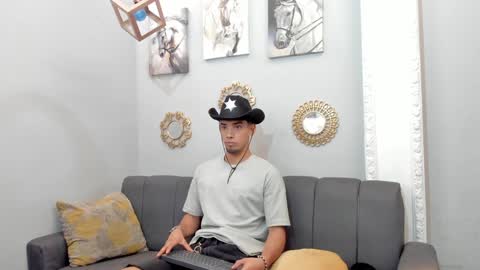 Snapshot of prince_arthur77 chatting on February 6, 1:10 pm prince_arthur77 online show from February 6, 1:10 pm