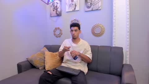 Snapshot of prince_arthur77 chatting on February 7, 1:11 pm prince_arthur77 online show from February 7, 1:11 pm