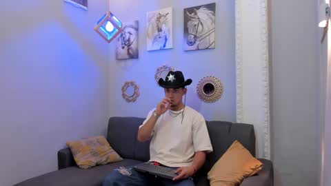 Snapshot of prince_arthur77 chatting on February 8, 12:39 pm prince_arthur77 online show from February 8, 12:39 pm