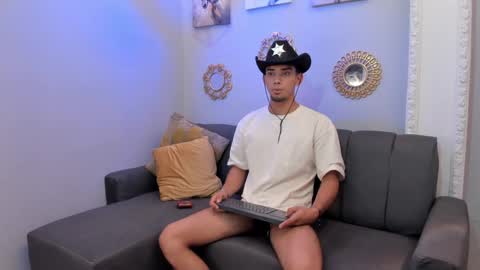 Snapshot of prince_arthur77 chatting on February 8, 3:53 pm prince_arthur77 online show from February 8, 3:53 pm