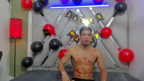 Snapshot of prince_arthur77 chatting on February 14, 3:47 pm prince_arthur77 online show from February 14, 3:47 pm