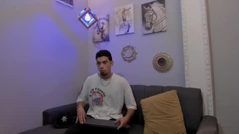 Snapshot of prince_arthur77 chatting on February 27, 12:45 pm prince_arthur77 online show from February 27, 12:45 pm