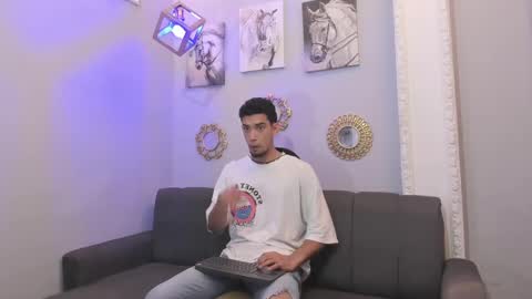 Snapshot of prince_arthur77 chatting on March 6, 12:41 pm prince_arthur77 online show from March 6, 12:41 pm