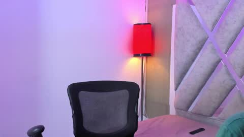 Snapshot of prince_arthur77 chatting on September 17, 1:02 pm prince_arthur77 online show from September 17, 1:02 pm