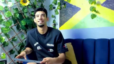 Snapshot of prince_arthur77 chatting on October 15, 1:33 pm prince_arthur77 online show from October 15, 1:33 pm