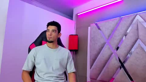 Snapshot of prince_arthur77 chatting on October 17, 1:35 pm prince_arthur77 online show from October 17, 1:35 pm