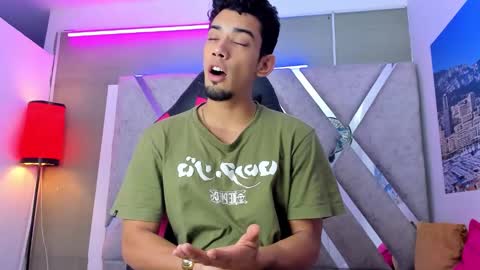 Snapshot of prince_arthur77 chatting on October 18, 1:45 pm prince_arthur77 online show from October 18, 1:45 pm