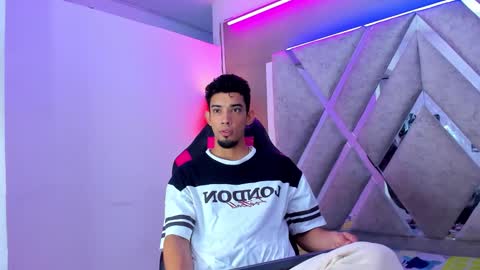 Snapshot of prince_arthur77 chatting on October 22, 1:11 pm prince_arthur77 online show from October 22, 1:11 pm