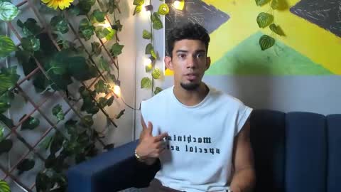 Snapshot of prince_arthur77 chatting on October 24, 2:13 pm prince_arthur77 online show from October 24, 2:13 pm