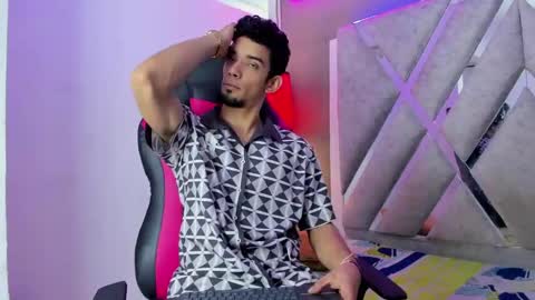 Snapshot of prince_arthur77 chatting on November 16, 7:52 pm prince_arthur77 online show from November 16, 7:52 pm