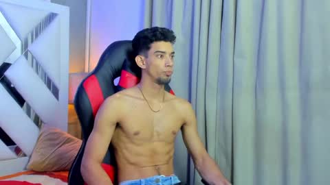 Snapshot of prince_arthur77 chatting on November 23, 8:08 pm prince_arthur77 online show from November 23, 8:08 pm