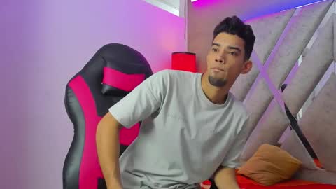 Snapshot of prince_arthur77 chatting on November 28, 1:58 pm prince_arthur77 online show from November 28, 1:58 pm