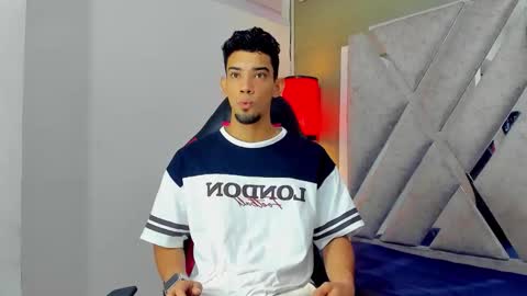 Snapshot of prince_arthur77 chatting on December 2, 1:05 pm prince_arthur77 online show from December 2, 1:05 pm