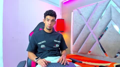 prince_arthur77 online show from January 9, 2:53 pm