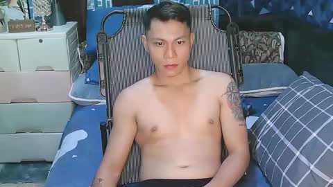 Snapshot of princenavheen chatting on February 28, 3:04 am Prince online show from February 28, 3:04 am