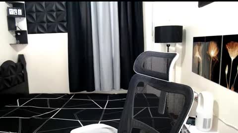 Snapshot of princess_018 chatting on November 24, 3:28 am Shane online show from November 24, 3:28 am