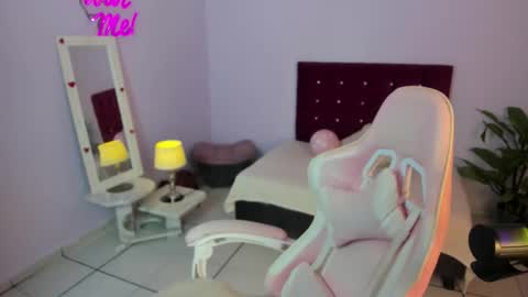 Snapshot of princess_foxxxy1 chatting on September 21, 8:43 pm Paula Princess online show from September 21, 8:43 pm