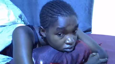 Snapshot of princess_scovia chatting on November 25, 4:01 am princess_scovia online show from November 25, 4:01 am