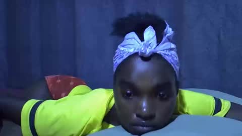 Snapshot of princess_scovia chatting on December 3, 7:01 pm princess_scovia online show from December 3, 7:01 pm