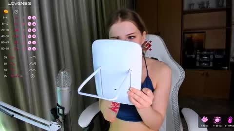 princessaalicc online show from December 4, 1:42 pm