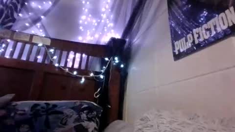 Snapshot of princesshollylove chatting on October 30, 9:37 pm Holly love online show from October 30, 9:37 pm