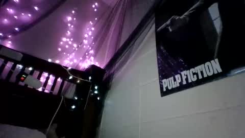 Snapshot of princesshollylove chatting on November 6, 12:22 am Holly love online show from November 6, 12:22 am