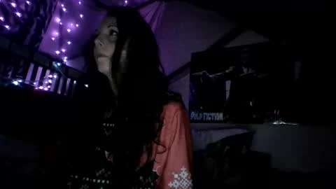 Snapshot of princesshollylove chatting on November 18, 5:23 am Holly love online show from November 18, 5:23 am