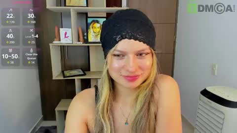 princessmariana25 online show from October 14, 7:25 pm