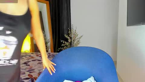 Snapshot of princessmariana25 chatting on December 15, 8:02 pm princessmariana25 online show from December 15, 8:02 pm