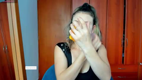 princessmariana25 online show from March 30, 8:10 pm