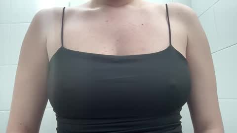 Snapshot of princesss99495055 chatting on March 10, 12:37 pm PureLust Couple online show from March 10, 12:37 pm