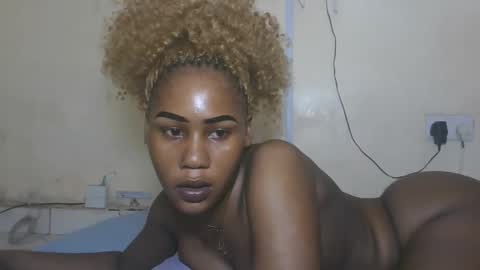 Snapshot of princesssweetass2 chatting on November 4, 2:05 pm FENNY online show from November 4, 2:05 pm