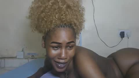 Snapshot of princesssweetass2 chatting on November 5, 2:11 am FENNY online show from November 5, 2:11 am