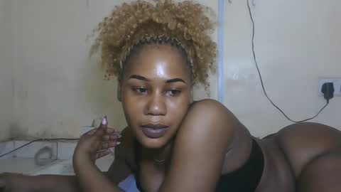 Snapshot of princesssweetass2 chatting on November 6, 7:48 pm FENNY online show from November 6, 7:48 pm
