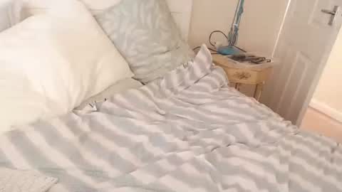 Snapshot of propercharlie007 chatting on October 9, 12:25 pm silk and satin beermonster online show from October 9, 12:25 pm