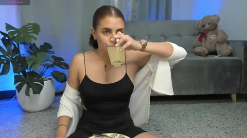    INDEPENDENT MODEL online show from December 10, 3:52 am