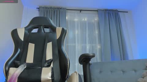    INDEPENDENT MODEL online show from February 4, 9:28 am