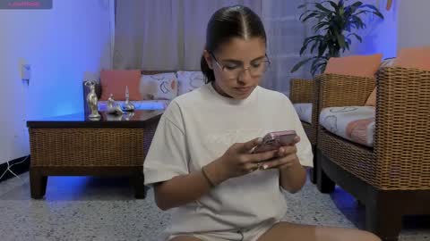    INDEPENDENT MODEL online show from March 4, 4:38 am