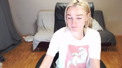 Snapshot of puma_ma chatting on December 14, 2:42 pm Polly online show from December 14, 2:42 pm