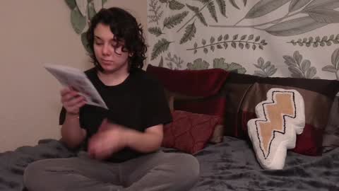 Snapshot of punkpuppy chatting on December 30, 3:36 am emmy online show from December 30, 3:36 am