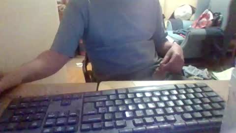 Snapshot of pup_y chatting on October 22, 6:29 pm pup_y online show from October 22, 6:29 pm