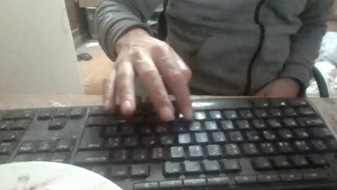 Snapshot of pup_y chatting on November 16, 10:59 pm pup_y online show from November 16, 10:59 pm