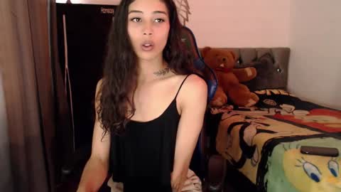 Snapshot of pupi_wolf chatting on October 22, 5:45 pm Cris online show from October 22, 5:45 pm