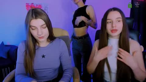 Snapshot of pure_radiance chatting on November 13, 9:41 am Ask me3 online show from November 13, 9:41 am