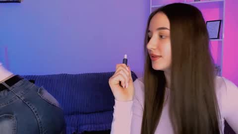 Snapshot of pure_radiance chatting on December 4, 9:40 am Ask me3 online show from December 4, 9:40 am