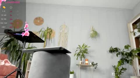 Emily online show from March 16, 4:07 am