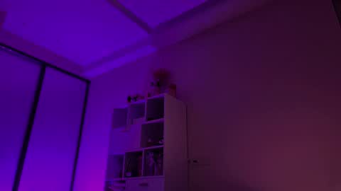 Snapshot of purity_ring chatting on December 14, 1:06 am Marie online show from December 14, 1:06 am