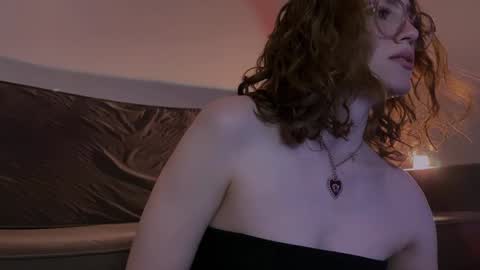 Snapshot of purity_ring chatting on January 23, 11:58 pm Marie online show from January 23, 11:58 pm