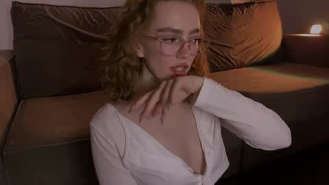 Snapshot of purity_ring chatting on February 8, 2:04 am Marie online show from February 8, 2:04 am