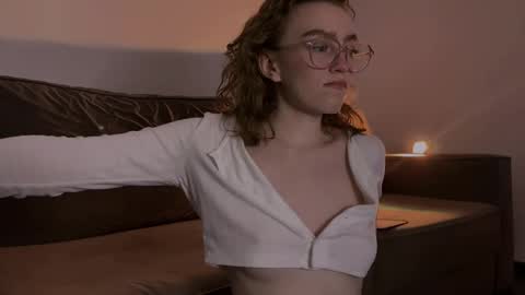 Snapshot of purity_ring chatting on February 11, 10:28 pm Marie online show from February 11, 10:28 pm